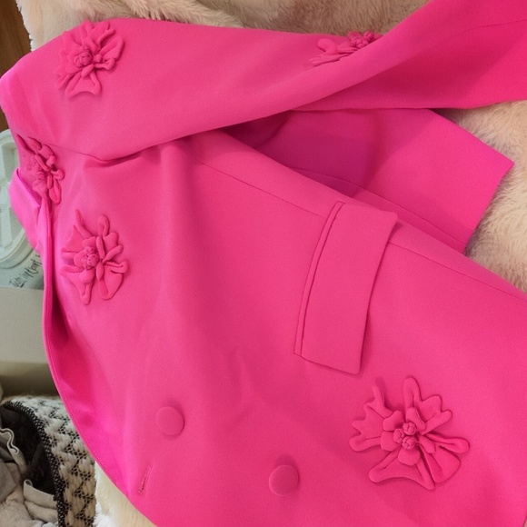 Pink Floral Embellished Blazer with Tailored Silhouette - Picture 6 of 12